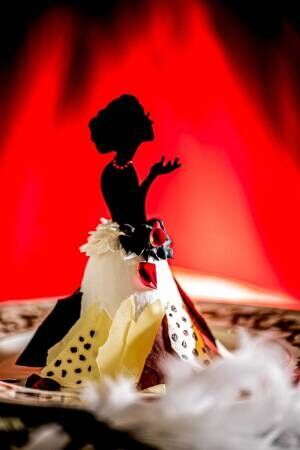 「ダルメシアン クイーン アフタヌーンティー」ヴィランズ着想ケーキで“ダークプリンセスの世界”を表現！