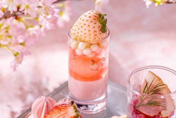 コンラッド東京で桜×ストロベリーの限定アフタヌーンティー開催！
