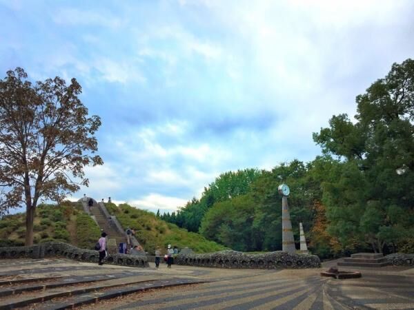 “シンゴジラのベンチ”を探しだだっ広い昭和記念公園をひたすらさまよった結果写真が125点にのぼり収拾がつかなくなった件。