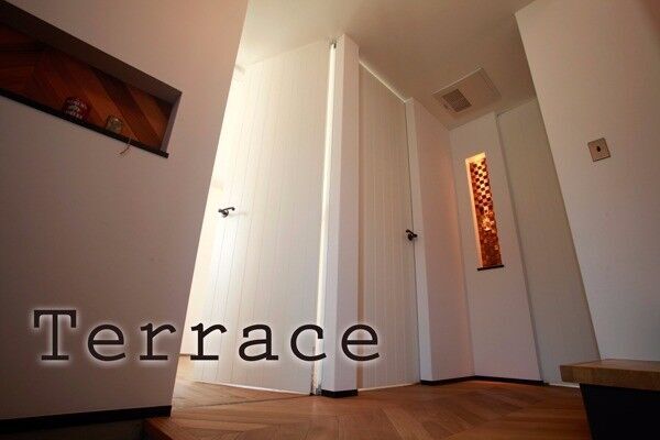 様々なテイストの部屋に合う、女心をくすぐるアンティークな白いフルハイトドア「Terrace(テラス)シリーズ」♪