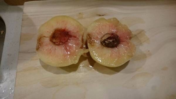 【食べるのが意外と面倒…】誰でもできる、簡単な桃の剥き方・切り方