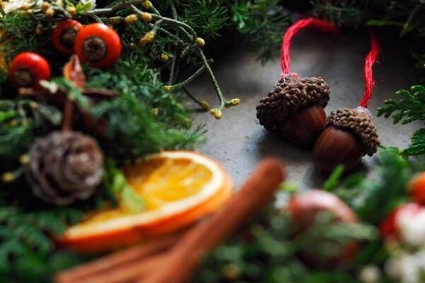 今年のクリスマス飾りは英国風にアレンジ。ポイントはオレンジとスパイス！