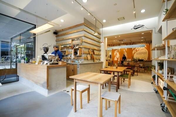 木のぬくもりあふれるお店。心のままに自由にスタイルを選べる〔WOODWORK Welcome COFFEE〕