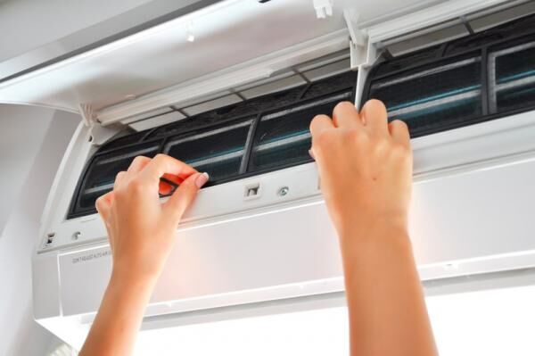 エアコンを賢く使って節電！簡単にできる節約術8つ＋夏冬の節電アイデア6つ