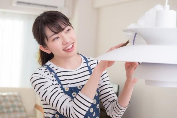 【ほこりを寄せ付けない掃除法】汚れの予防には「柔軟剤」が効果的だった！