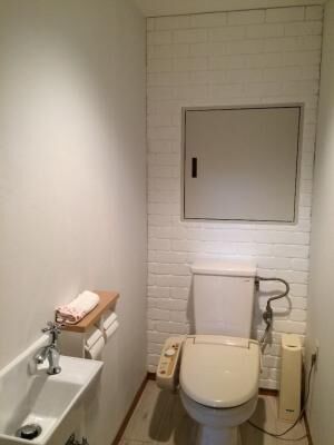 トイレをDIYでグレードアップ！壁や床のアレンジから人気のタンクレスまで幅広くご紹介