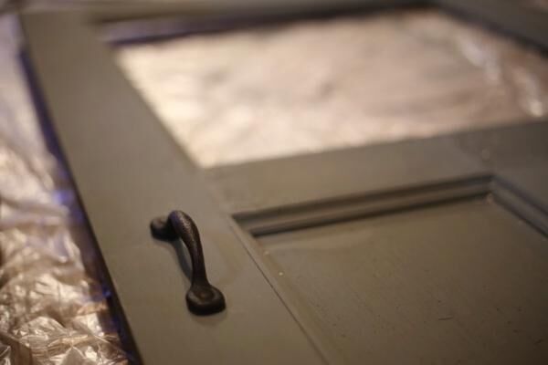 ベニヤ板と1×4材でアンティークドアをDIYしてみた。グラフィティーペイントとモールディングで雰囲気バツグン！！