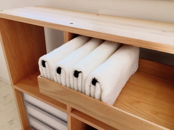 タオルをおしゃれに収納しよう！100均アイテム活用や折り方の工夫で簡単にできるアイデアまとめ