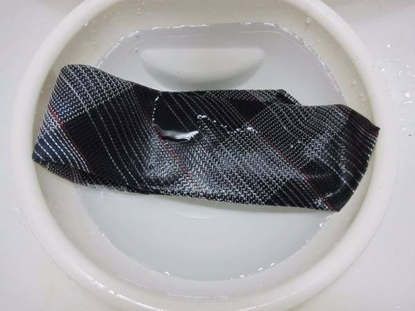 デリケート素材の「ネクタイ」家で洗濯できる？実際に試してみた！