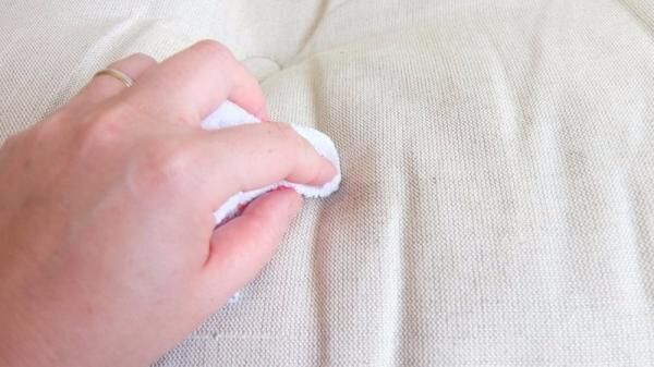 布製ソファーを徹底的に掃除してみた！毎日のお手入れからシミ抜き方法まで紹介