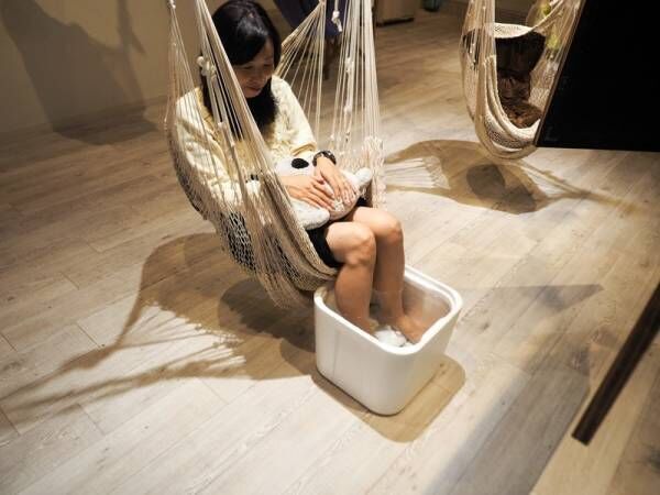 世界初ハンモックヘアサロン！東京の美容室〔ココナ〕でゆらゆら至福のときを
