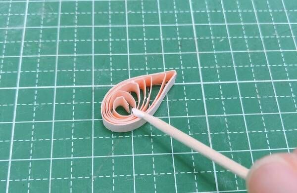 おうちにあるもので紙をくるくるするだけ！かわいいオリジナルカードを作ろう♪