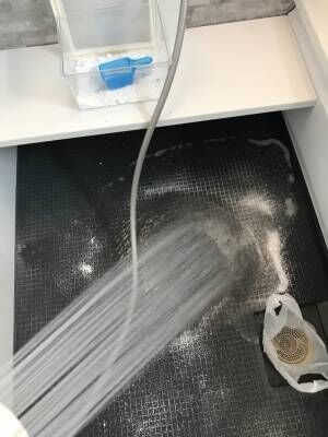 【お掃除ドリル#6 浴室の床編】本気の浴室カビ対策は&quot;オキシ漬け&quot;と煙剤で菌を寄せつけないこと！