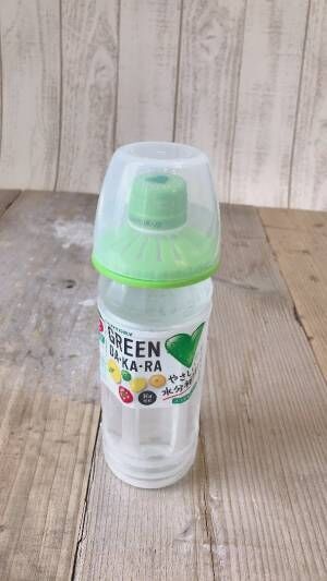 100均でそろえる夏の必須アイテム☆ペットボトル用コップは1人1つ持ちがマスト！