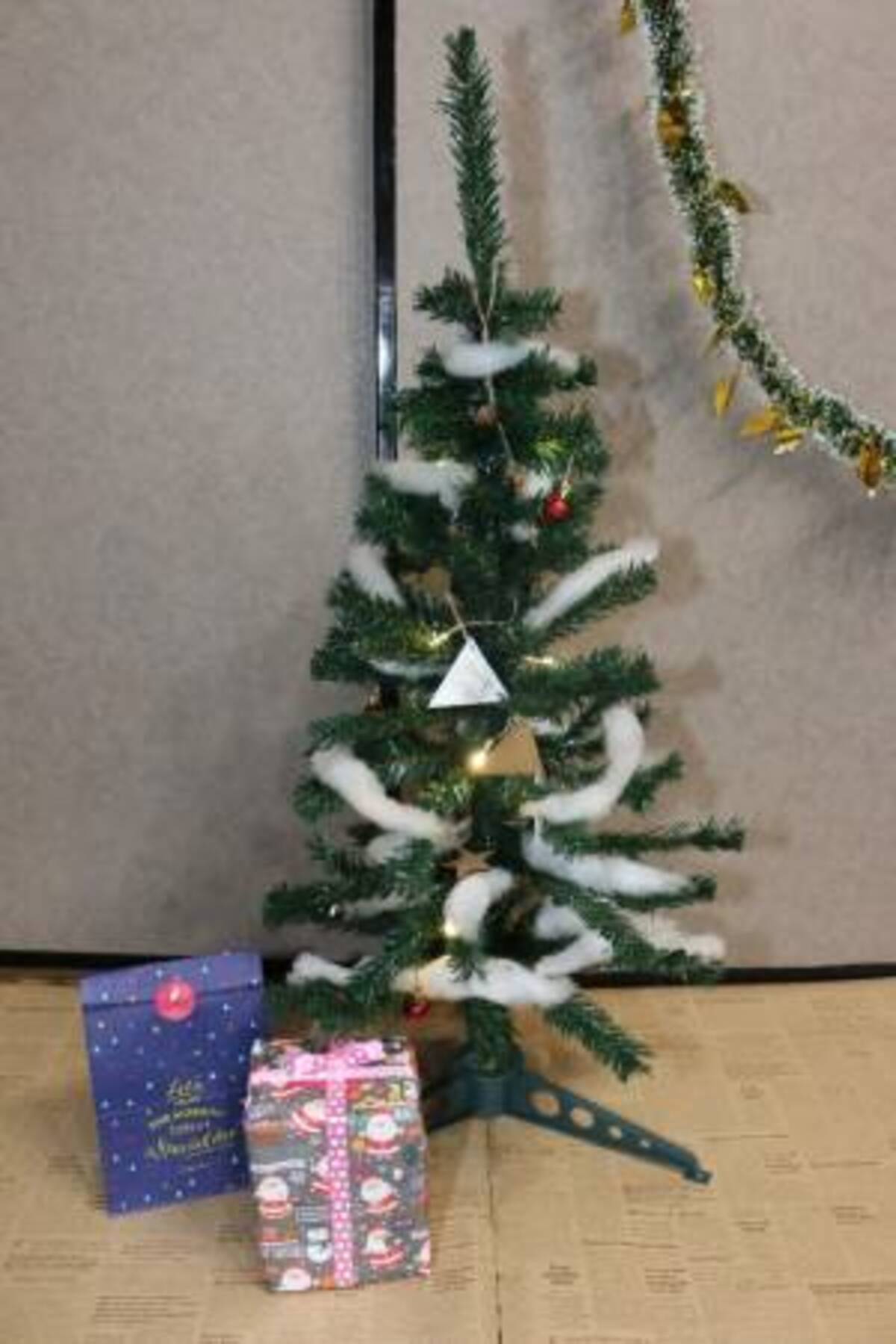 1 000円以内のクリスマスツリー 100均グッズだけで誰でも作れる プチプラクリスマスツリー を作ってみました 18年12月11日 ウーマンエキサイト 1 4