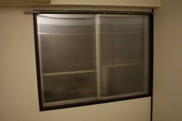 【賃貸OK】DIYで窓を断熱！ポリカーボネートを材料に1万円以下で二重窓を作ってみた♪