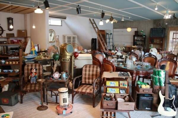 本当の「お宝」があるかも？瀬戸内海のアンティーク家具店〔NEJIRO antiques 向島〕を探索！