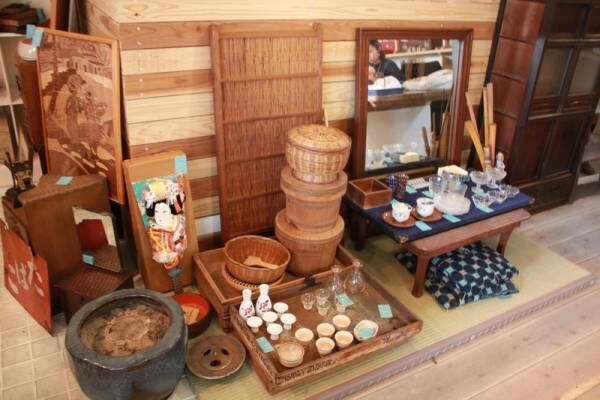 本当の「お宝」があるかも？瀬戸内海のアンティーク家具店〔NEJIRO antiques 向島〕を探索！