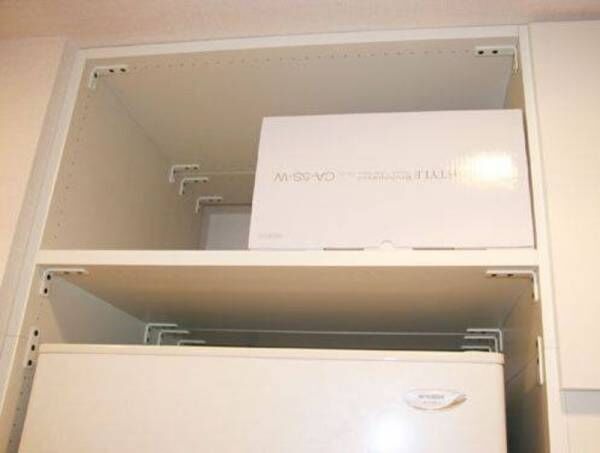 【簡単DIY】冷蔵庫周りに隙間ピッタリのゴミ箱内蔵収納棚を自作！