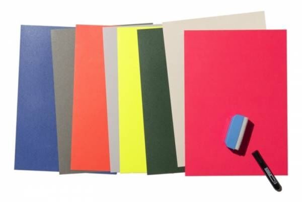 豊富な色と質感から選べ、空間に心地よくなじむ紙のホワイトボード「パピエボード」誕生