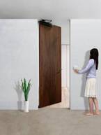 全国初、家庭用の開き戸タイプ自動ドア(室内用)を来年１月に発売決定