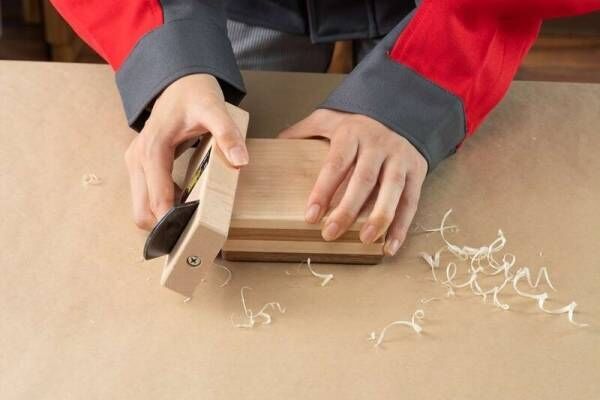 【DIY】初心者でもかんたんシンプルな卓上スマホスタンドの作り方。