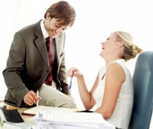 ６割以上の男性が社内恋愛に興味アリ！　社内恋愛を成就させるコツ