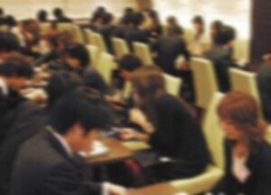 「今は仕事が楽しい」なんてウソ！ みんなコッソリやっている【婚活リアル・前編】