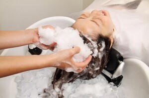 極上の癒やし！ “冷感ヘッドセラピー”で夏もうるツヤ美髪をキープ！