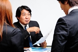 魔除けグッズで撃退!? 職場の人間関係に悩んだときに試したい風水術