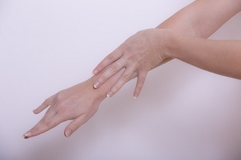 婚活中ならネイルアートより育爪！ “愛されハンド”になる簡単セルフケア