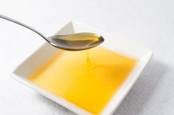 オイル美容の最先端！ アーユルヴェーダのデトックス法「オイルプリング」とは？