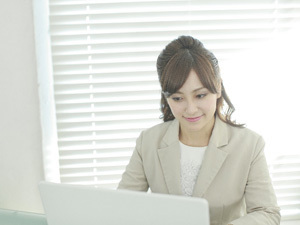 こっそりキレイに！ デスク周りに置いておきたい便利美容グッズ