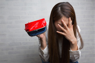 有意義に使いたい！…けど、やっぱり欲しい！　OLたちの無駄遣い報告