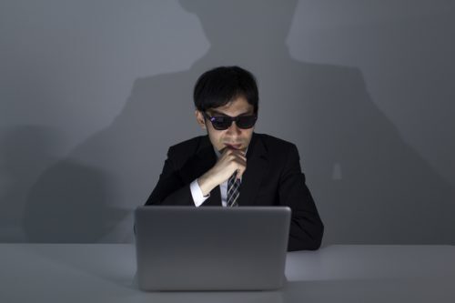 「他人のIDを不正入手」「ヤフオクで架空出品」…巧妙なネット詐欺の法的問題点は？