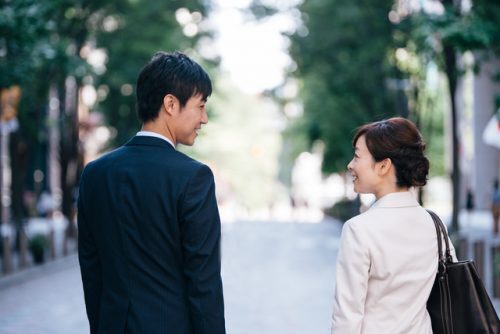 社内恋愛がバレて「降給」「解雇」に…就業規則だとしても法的に問題はないの？