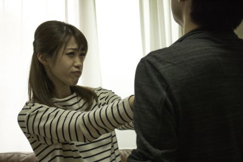 妻から夫への暴力…「逆DV」の問題点と被害にあったらやるべきこと