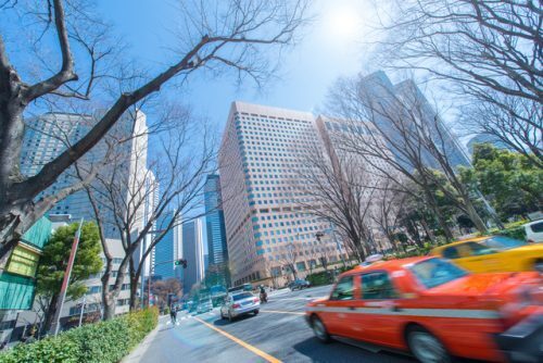 タクシー運転手に「とにかく急いで！」結果、スピード違反で捕まった…法的責任は誰に？