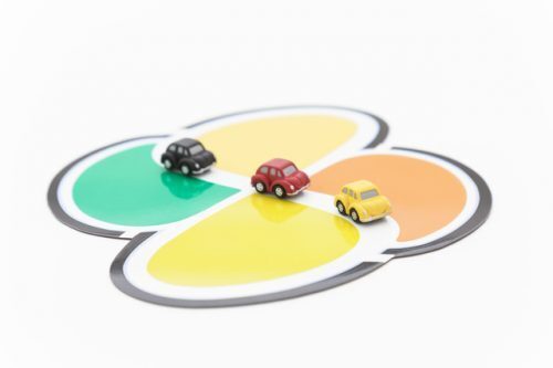 「高齢者マーク」は使用義務？ つけないとどんな罰則が？