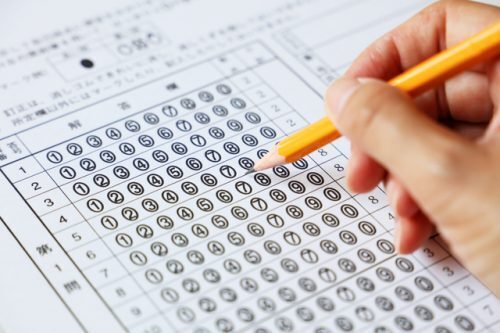 【受験シーズン到来】センター試験で替え玉受験をしたら犯罪になる？