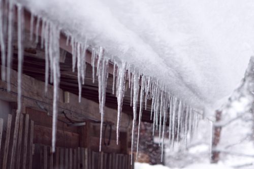 つららが落ちてけがをした…誰が責任を負うことに？