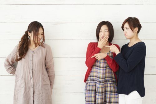 家族や上司から結婚を勧められるマリッジハラスメント…法的に問題ない？
