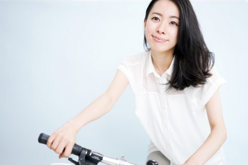 車道走行は必須？ 自転車で歩道を走ることは違法なのか