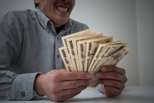 夫がギャンブルにはまって「借金まみれ」に…離婚はできる？