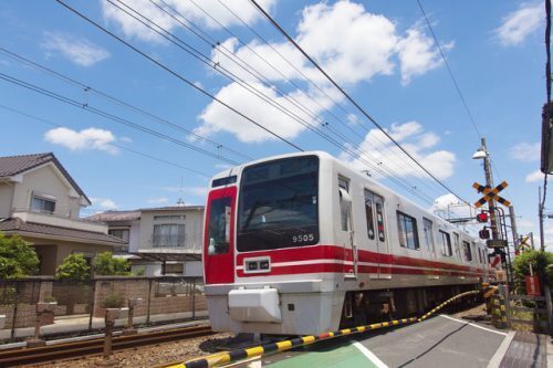 マナー違反じゃ済まされない！電車でやるとアウトな行為7つ