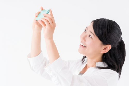 一般人や有名人の写真をSNSにアップ…肖像権違反では？