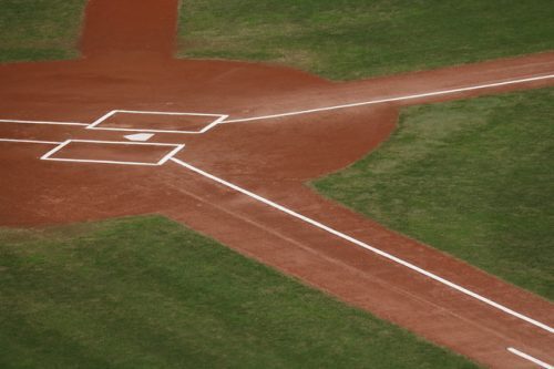 プロ野球の試合中にグラウンドに乱入…どんな罪になる？