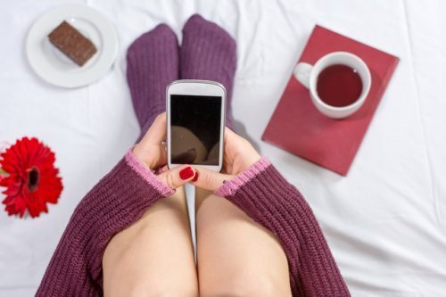 不倫カップルをSNSで暴露したら罪になるってホント？