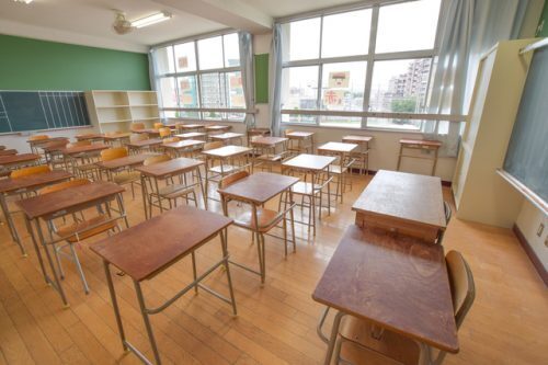中学校が「問題生徒」のリストを地域に配布…違法性はない？
