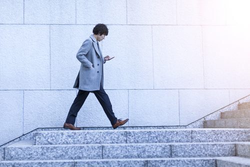 「画面が割れた」スマホ当たり屋に遭遇したらどうすべき？